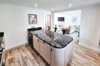 c6dfa5ba-483552685_963493612556437_623811419198664