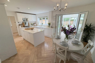 KITCHEN/DINING ROOM