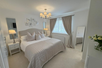 MAIN BEDROOM