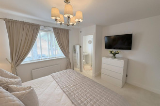 MAIN BEDROOM