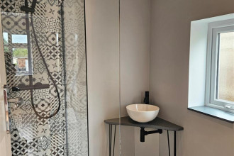 Bathroom 1.jpg