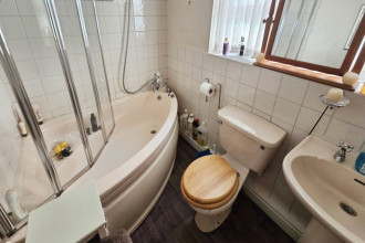 pbox-bathroom-325894.jpg