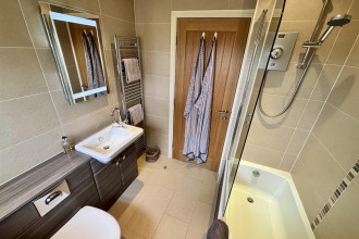 Family Bathroom/WC