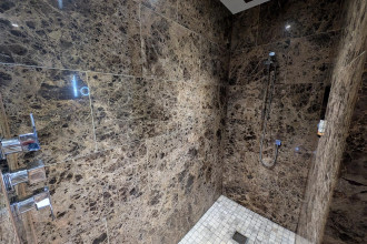 JACK AND JILL BATHROOM/SHOWER/WC