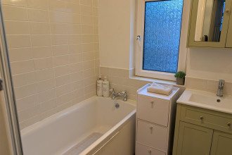 GarthLands Bthrm.jpg