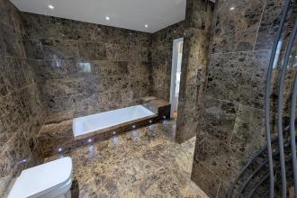 JACK AND JILL BATHROOM/SHOWER/WC
