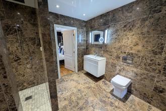 JACK AND JILL BATHROOM/SHOWER/WC