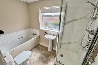 Family Bathroom/WC