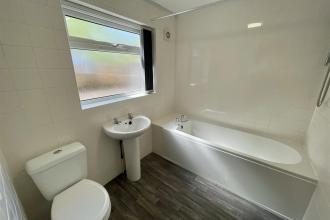 GROUND FLOOR BATHROOM/WC