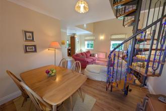 LOUNGE/DINING ROOM