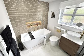 Family Bathroom/WC