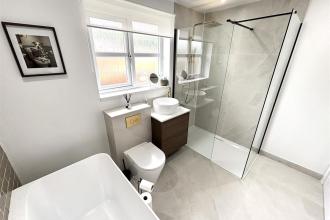 Family Bathroom/WC