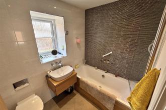 Family Bathroom/WC