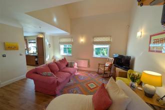 LOUNGE/DINING ROOM