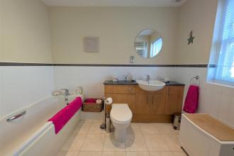 EN SUITE