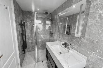 En-Sute Shower Room