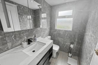 En-Sute Shower Room