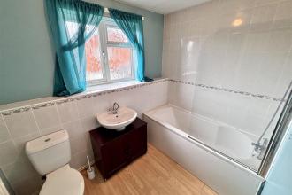 Family Bathroom/WC