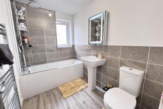 Family Bathroom/WC