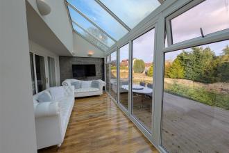 GLASS ROOM