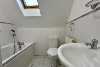 FAMILY BATHROOM/WC