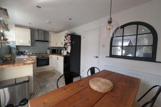 Kitchen / Dining Area