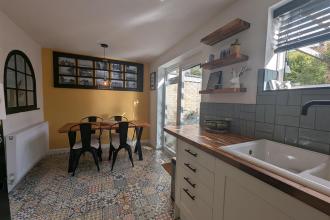 Kitchen / Dining Area