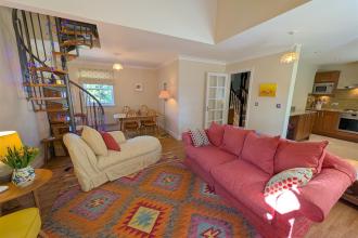 LOUNGE/DINING ROOM