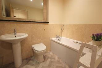 BATHROOM/WC